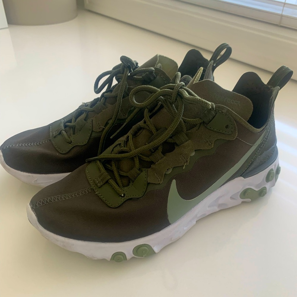 Nike Women’s React Element 55 Sneakers (Size 7)